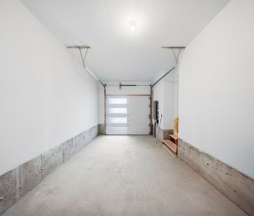 For Lease - 61 Vinewood Crescent, Barrie, Ontario - Photo 2