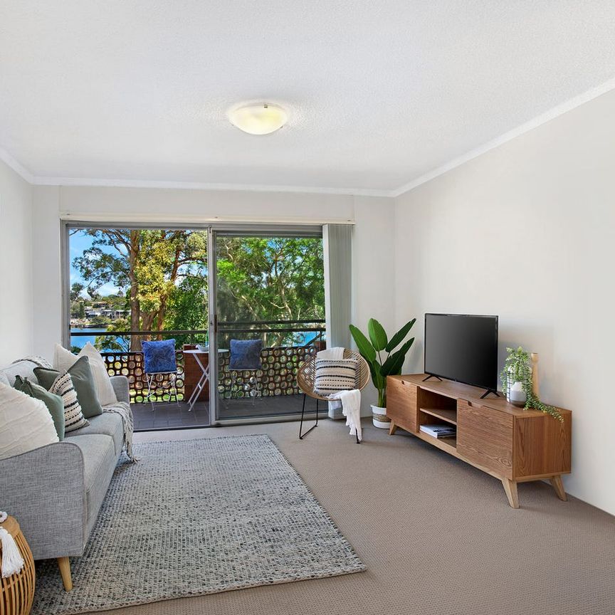 Relaxed Bayside Living with Water Views in the Heart of Chiswick - Photo 1
