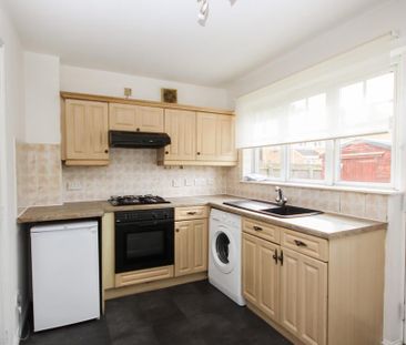 2 bedroom end of terrace house to rent - Photo 2
