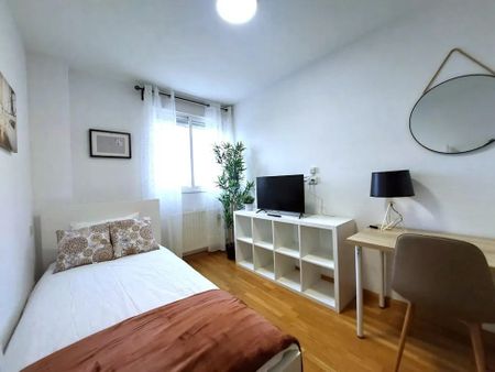 Calle de Begoña, Coslada, Community of Madrid 28821 - Photo 2