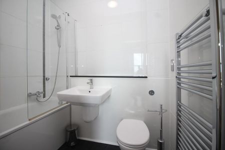 2 bedroom flat to rent - Photo 5