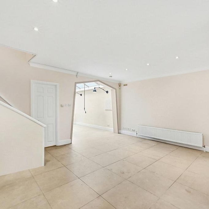 3 bedroom end of terrace house to rent - Photo 1