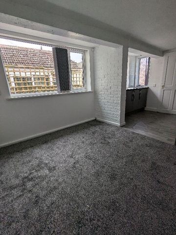 2 bedroom terraced house to rent - Photo 2