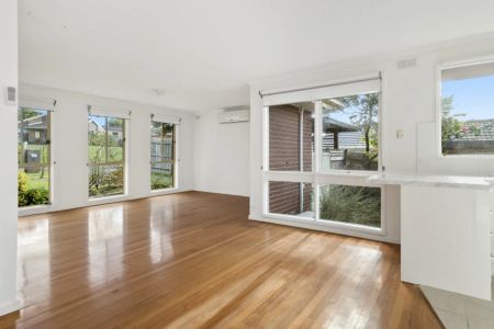 Family home in great location - Photo 4