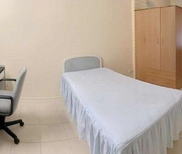 Spacious Self-Contained 2-Bedroom Unit (Downstairs) - Photo 3