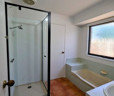 BEAUTIFULLY PRESENTED IN A GREAT LOCATION - Photo 5