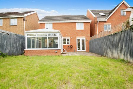 4 bedroom detached house to rent - Photo 2