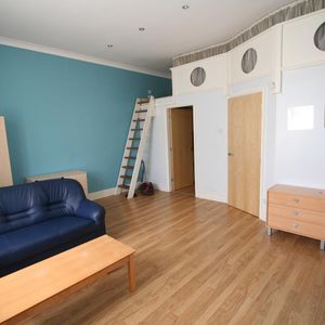 Flat 3, 40 HYDE TERRACE Leeds - LS2 9LN - Photo 2