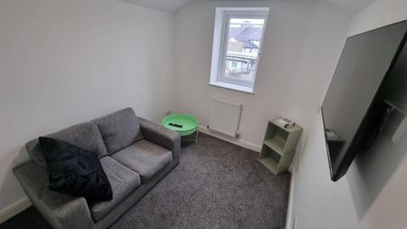 3 bedroom private hall to rent - Photo 2