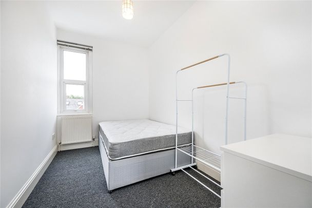 Fulham Palace Road, Bishops Park, SW6, London - Photo 1