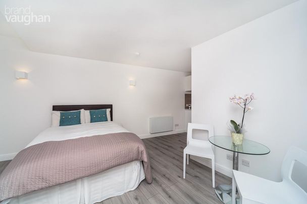 Studio to rent - Photo 1