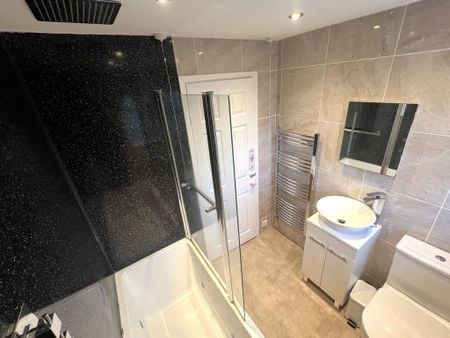 3 bedroom semi-detached house to rent - Photo 3