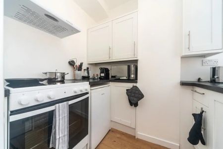 Flat 5, 117-121 Wandsworth Bridge Rd, London - Photo 3