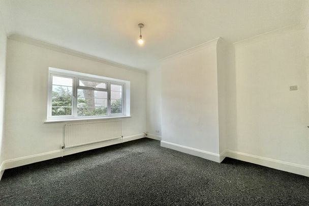2 bed Flat Fairleigh Court, SS9 - Photo 1