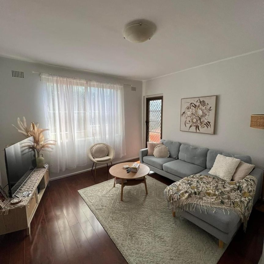 Kensington - Photo 1