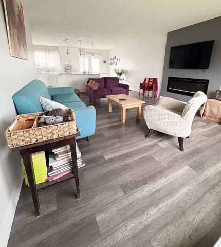 2704 Fairview Crescent - 1 - Photo 3