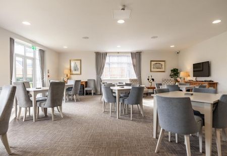 1 bedroom retirement property to rent - Photo 2