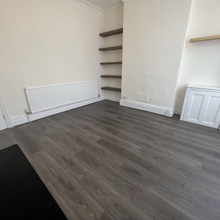 2 Bedroom Terraced - Photo 1