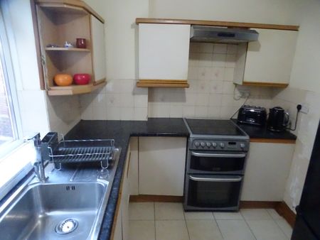 2 bedroom Maisonette for rent - Photo 5