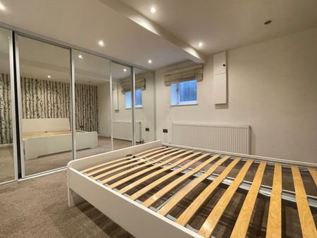 2 bedroom terraced house to rent - Photo 4