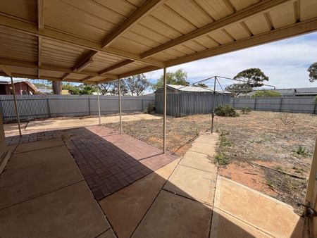 9 Sylvia Avenue, Port Augusta - Photo 2