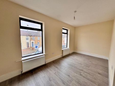 4 bedroom terraced house to rent - Photo 3