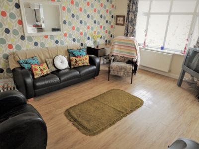 3 bedroom Flat in Otley Road, Leeds - Photo 4