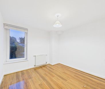 3 bedroom flat to rent - Photo 3