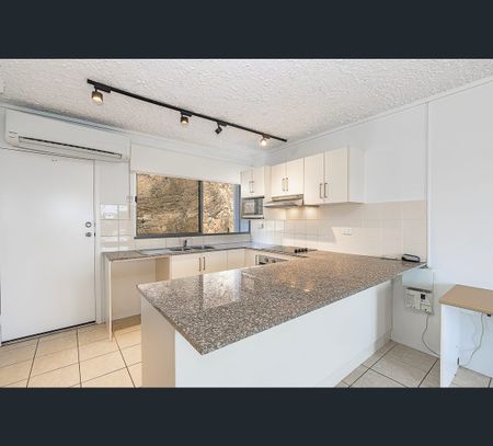 6/2-4 Bundock Street, Castle Hill, Qld 4810 - Photo 4
