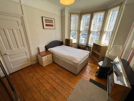 5 bed terraced house to rent in Heathfield Road, Heath, Cardiff, CF14 - Photo 2