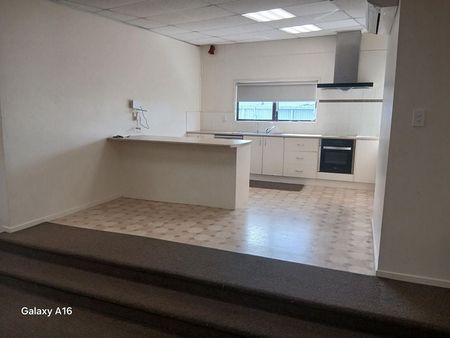 East Tamaki 3BR Gem w/Parking! - Photo 5