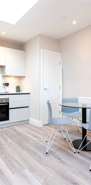 Lancia House, Maidenhead Lancia House, Maidenhead - Photo 2