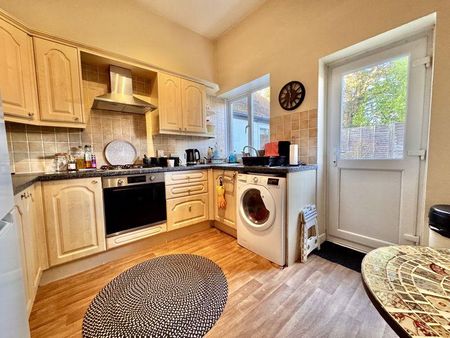 2 bedroom ground floor flat to rent - Photo 5