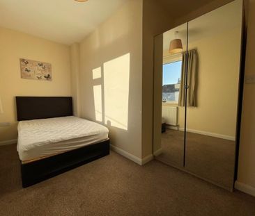 1 bedroom in a house share to rent - Photo 4