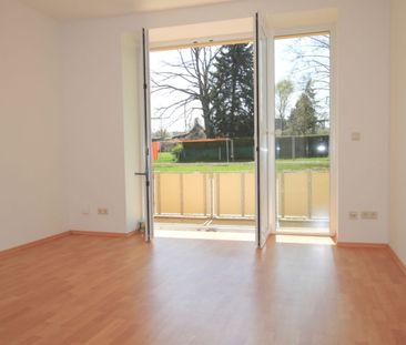 3 Zimmer • Südbalkon • modernes Laminat • Hochparterre • Stellplatz... - Foto 4