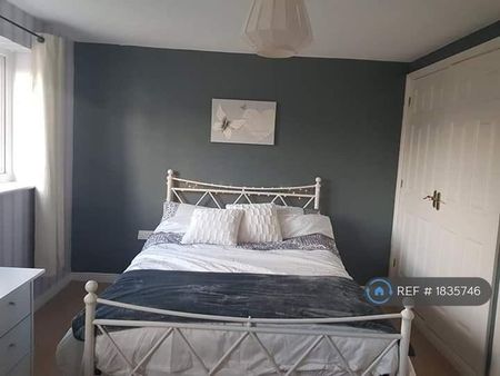 3 bedroom semi-detached house to rent - Photo 4