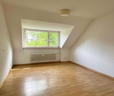 KREFELD-BOCKUM -SCHÖNE 3-ZIMMERWOHNUNG MIT BALKON AM BOCKUMER PLATZ - Photo 1