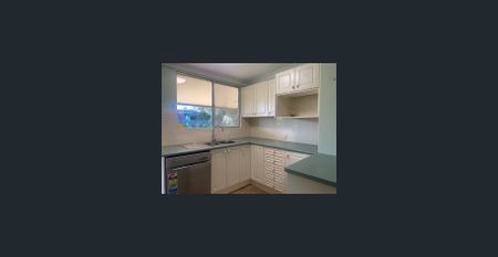 Lovely cottage style home surrounded by garden - Photo 4