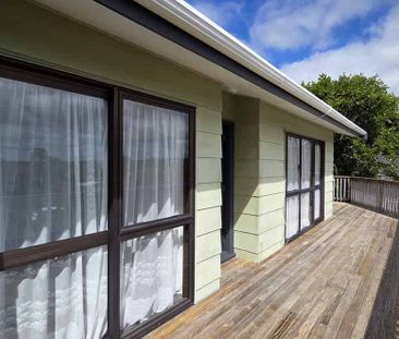 Browns Bay, 3 Bedrooms, $750 - Photo 2