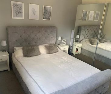 2 bedroom semi-detached house to rent - Photo 4