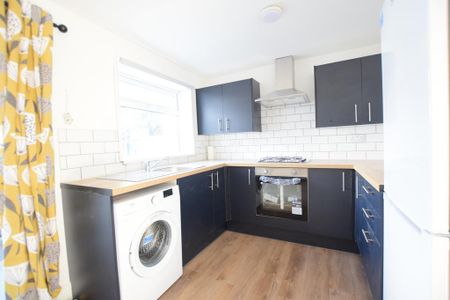 2 bedroom end of terrace house to rent - Photo 5