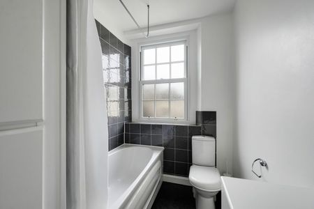 1 Bed Flat - Photo 5