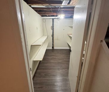 For Lease - 137 Jansen Avenue, Kitchener, Ontario - Photo 2