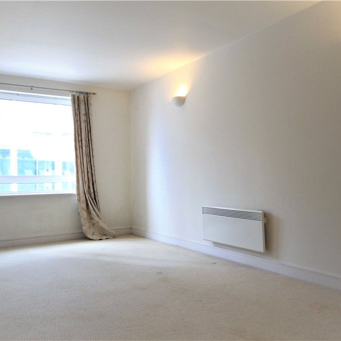 Chertsey Road, Woking, GU21 5BL - Photo 1