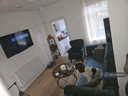 2 bedroom terraced house to rent - Photo 4