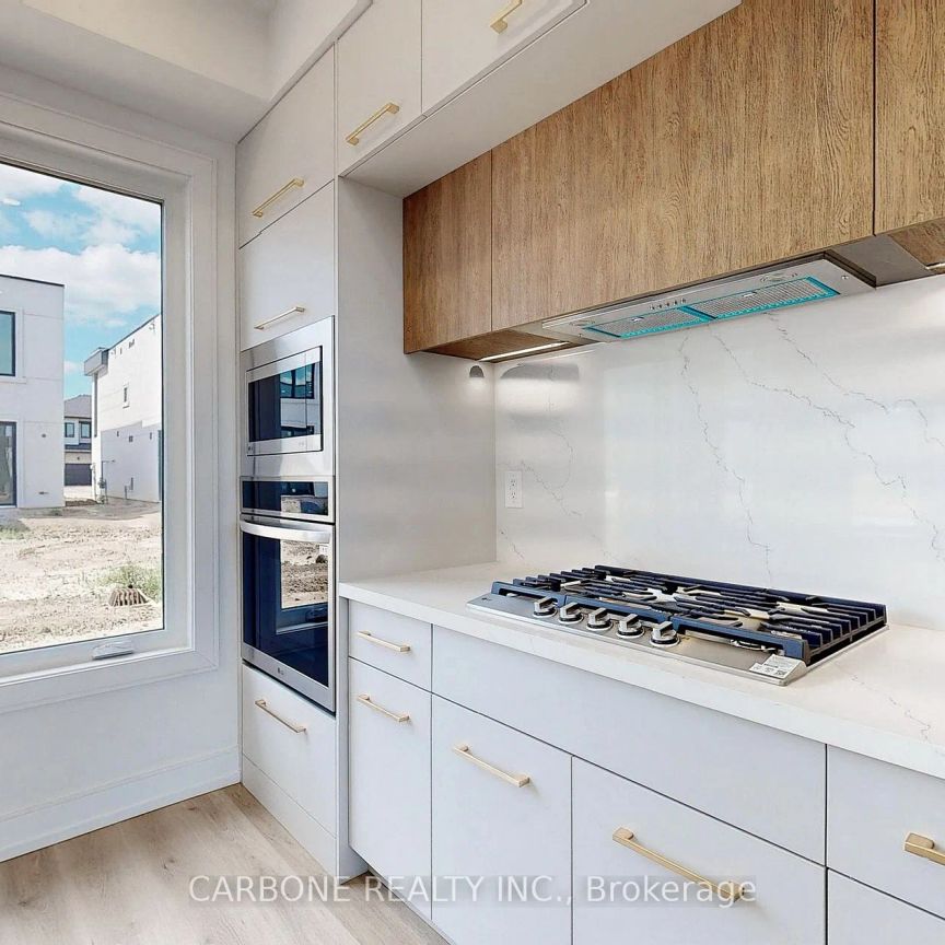 Detached Home For Lease | S9055434 - Photo 1