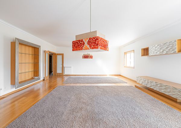 4 BEDROOM FLAT IN QUINTA DA BELOURA II - SINTRA