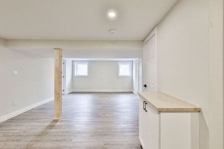 Detached Home For Lease | X8064284 - Photo 5