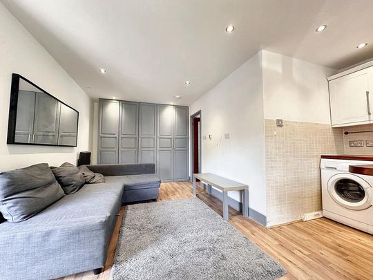 Studio to rent - Photo 1