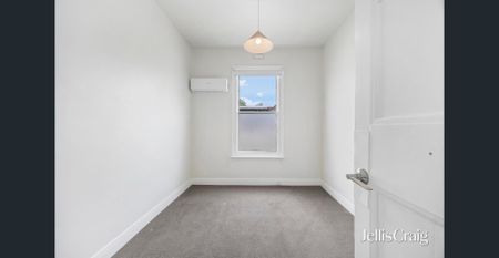 Two-bedroom Cottage in popular location! - Photo 2